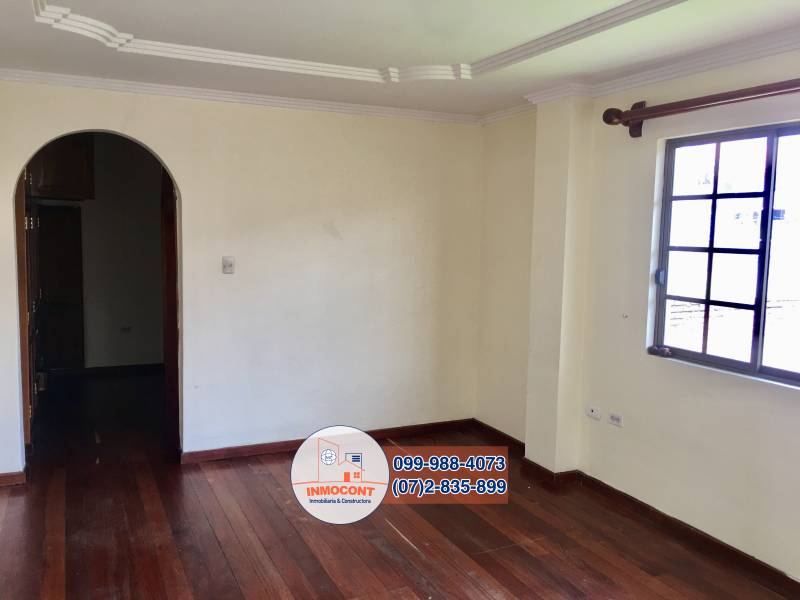 C974 Se vende amplia casa con área verde